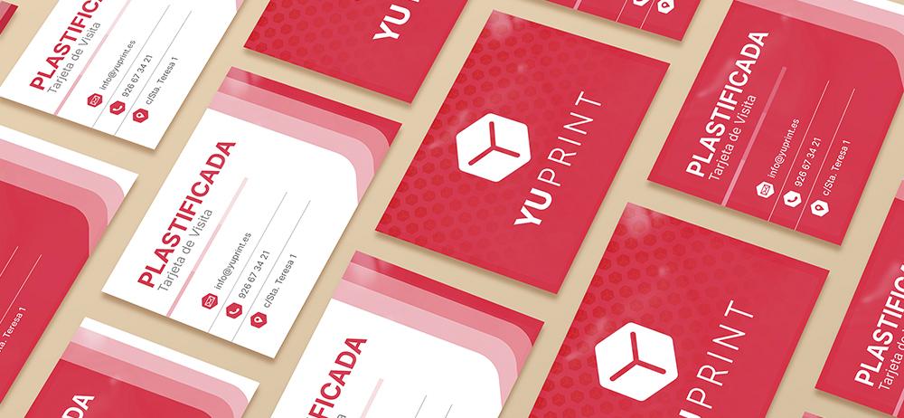Tarjetas de visita plastificadas premium de Yuprint, con acabado brillante y diseño profesional en rojo.