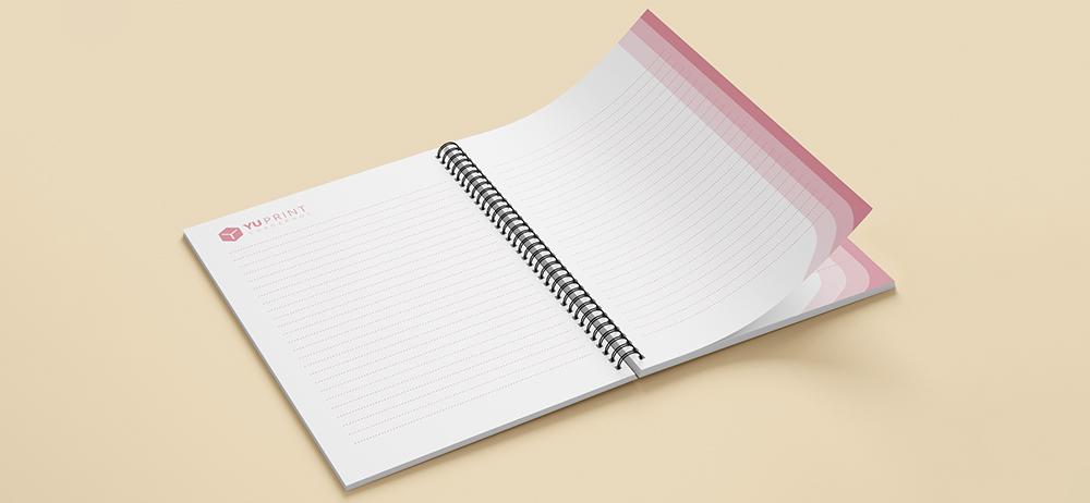 Cuaderno Yuprint abierto con espiral metálica y diseño moderno, ideal para notas profesionales o escolares.