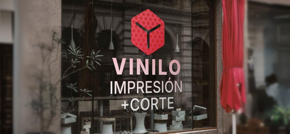 Rotulación adhesiva vinilo impresión y corte para tiendas, decoración de escaparates.