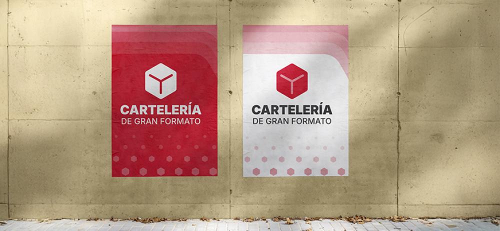 Carteles de gran formato YUPrint instalados en muro, impresión resistente y colores intensos.