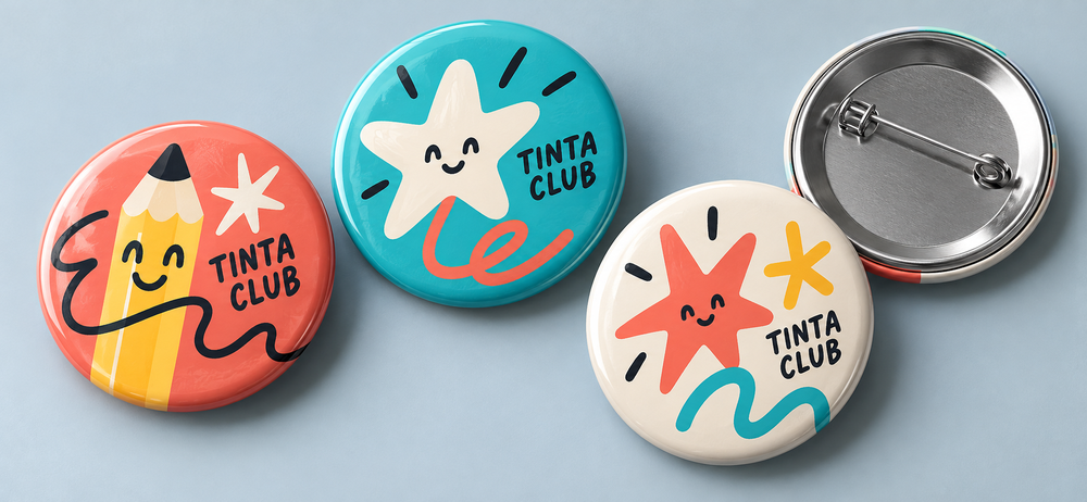Chapas con alfiler de Tinta Club con ilustraciones de lápiz y estrellas en coral, turquesa y crema