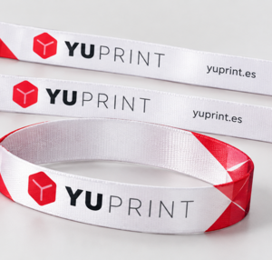 Pulseras de tela personalizadas con logo de Yuprint, diseño geométrico rojo y blanco y cierre blanco